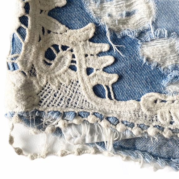 new Furst of a Kind 𖦹 Vintage Levi's® 501 Red Tabs 𖦹 Lace Trim Cut Off Shorts - Picture 6 of 13